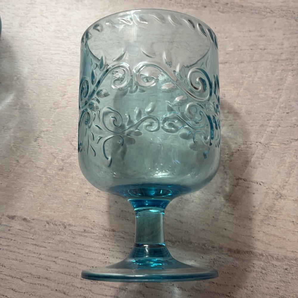 Stackable stemmed Plastic glases - Picture 3 of 4